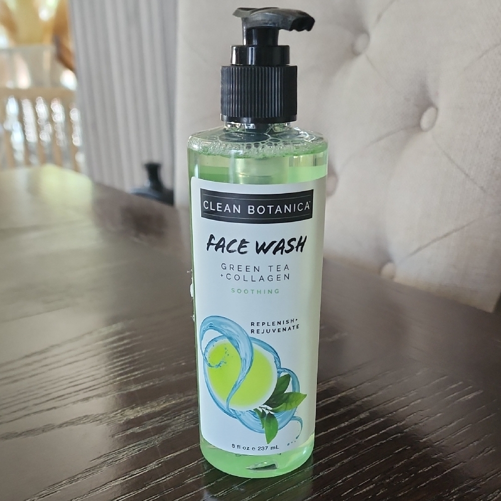 NWOT Clean Botanicals Green Tea & Collagen Face Wash